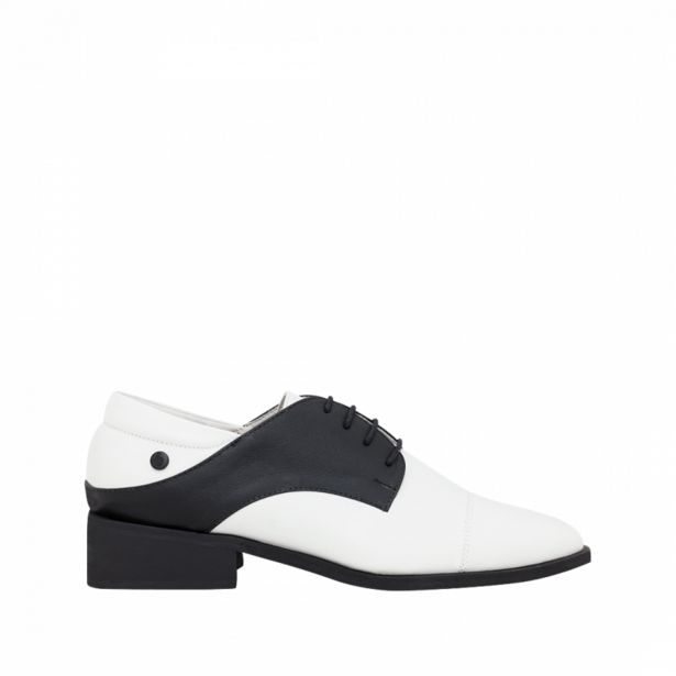 Oferta de Zapato de atadura color blanco puro y negro ónix en cuero por $205900 en Bon-Bonite