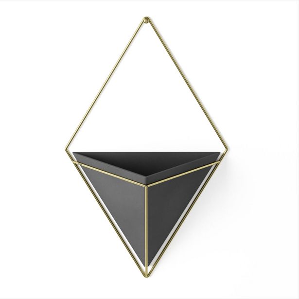 Oferta de Matera Colgante Triangular Para Pared Negro por $65700 en Estra