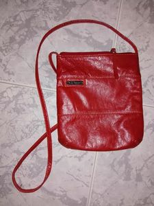 Oferta de Bandolera Bolso Manos Libres Rojo Boots And Bags por $79999 en Boots'N Bags