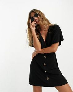 Oferta de ASOS DESIGN flutter sleeve mini tea dress with buttons in black por $228 en ASOS